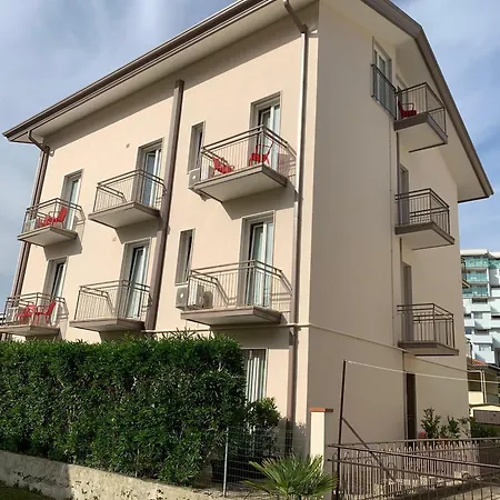 Apartament Dainese Apartments, Casa Ester *