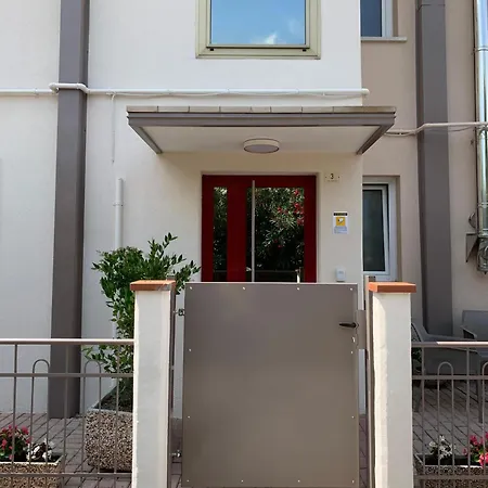 Dainese Apartments, Casa Ester *
